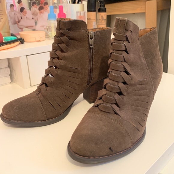 Olive green booties block heel ankle boots - Picture 1 of 3